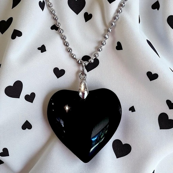 Chic Solid Glass Black Heart Pendant Necklace 20” chain - Picture 1 of 16